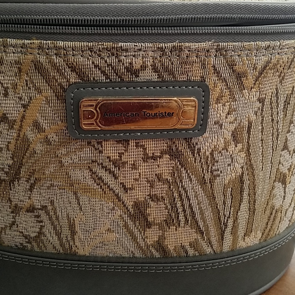 Vintage American Tourister vanity case